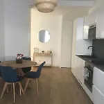 Central Nice 3 Bed Modern Flat Close To The Beach