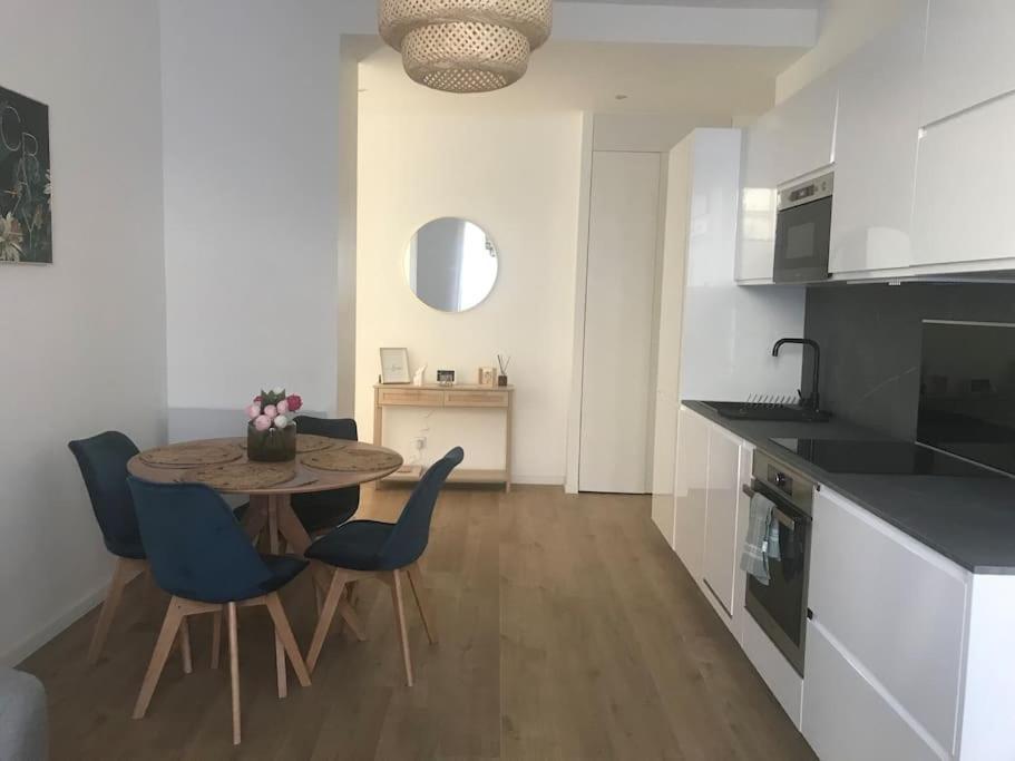 3 Bed Modern Flat Close To The